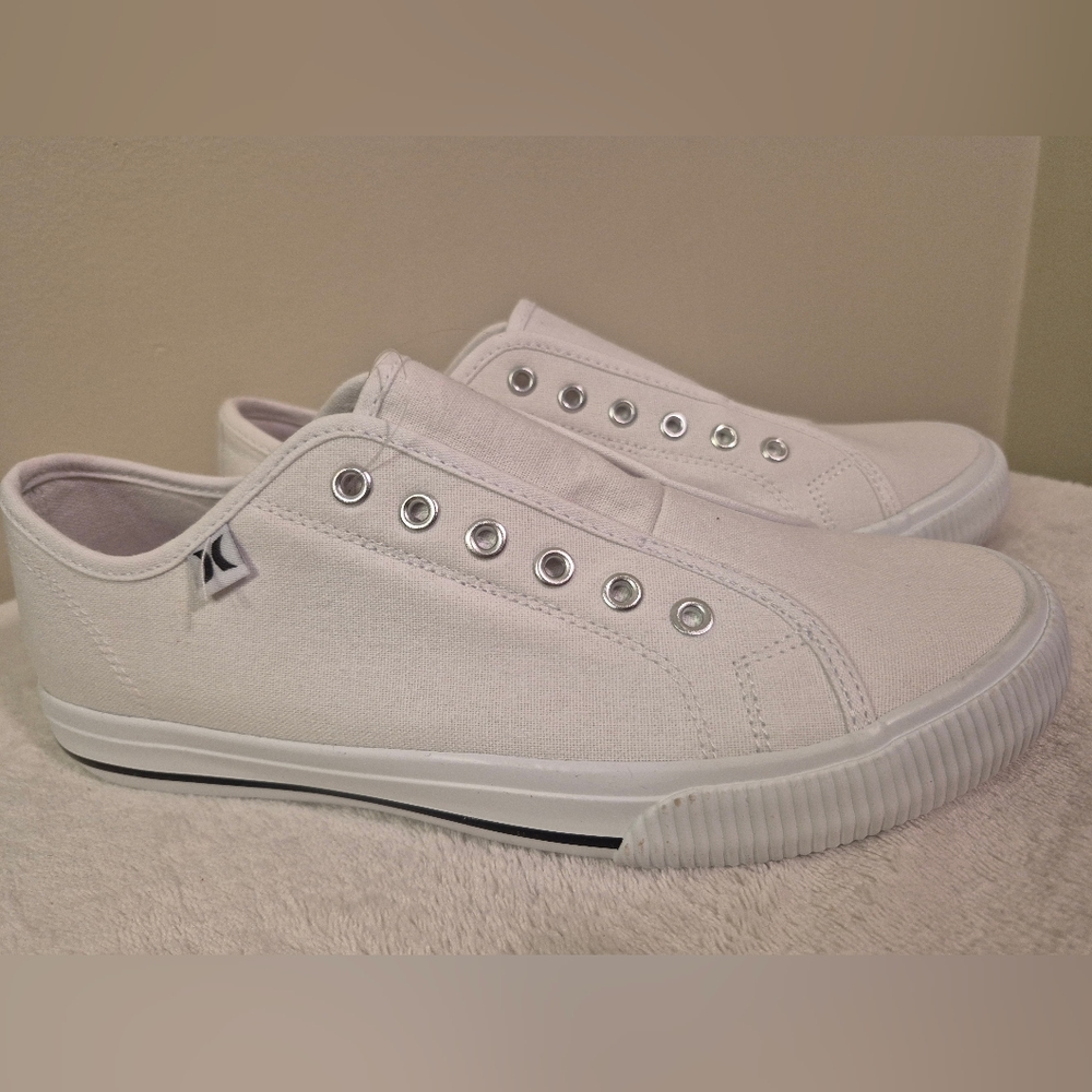 CHLOE CANVAS SHOE BY HURLEY Slip On NWT Cute Casual Classic Runner Sneaker